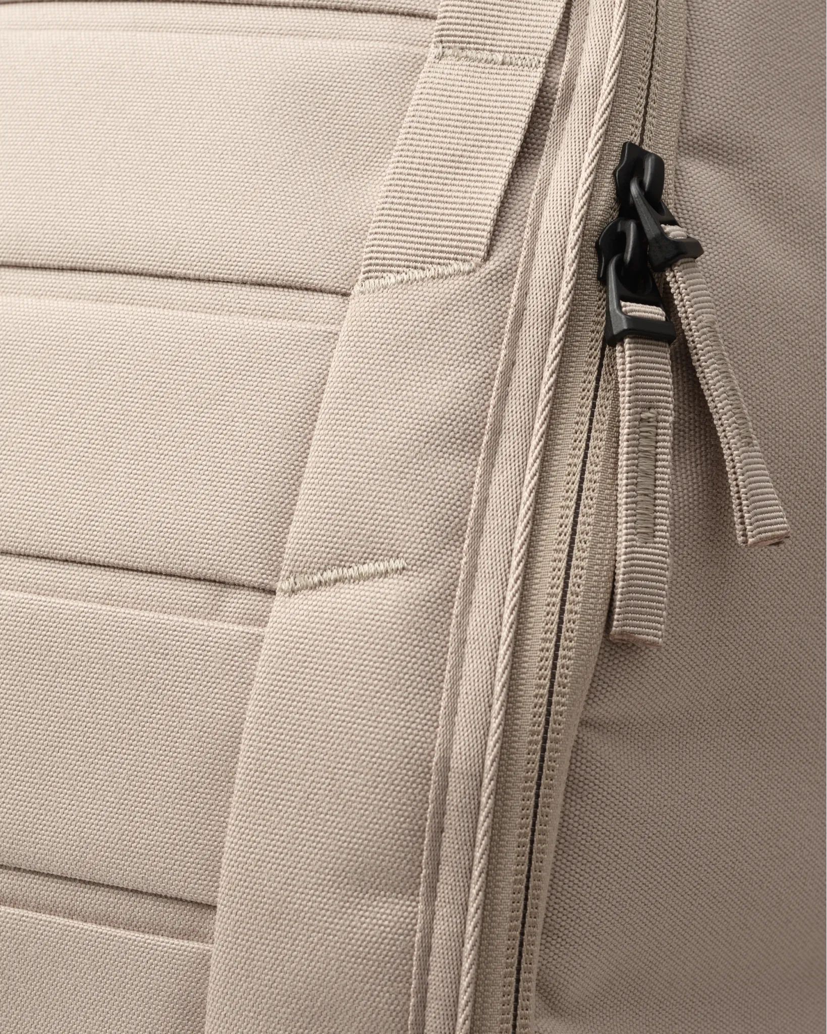 D_b_ Hugger Backpack 30L