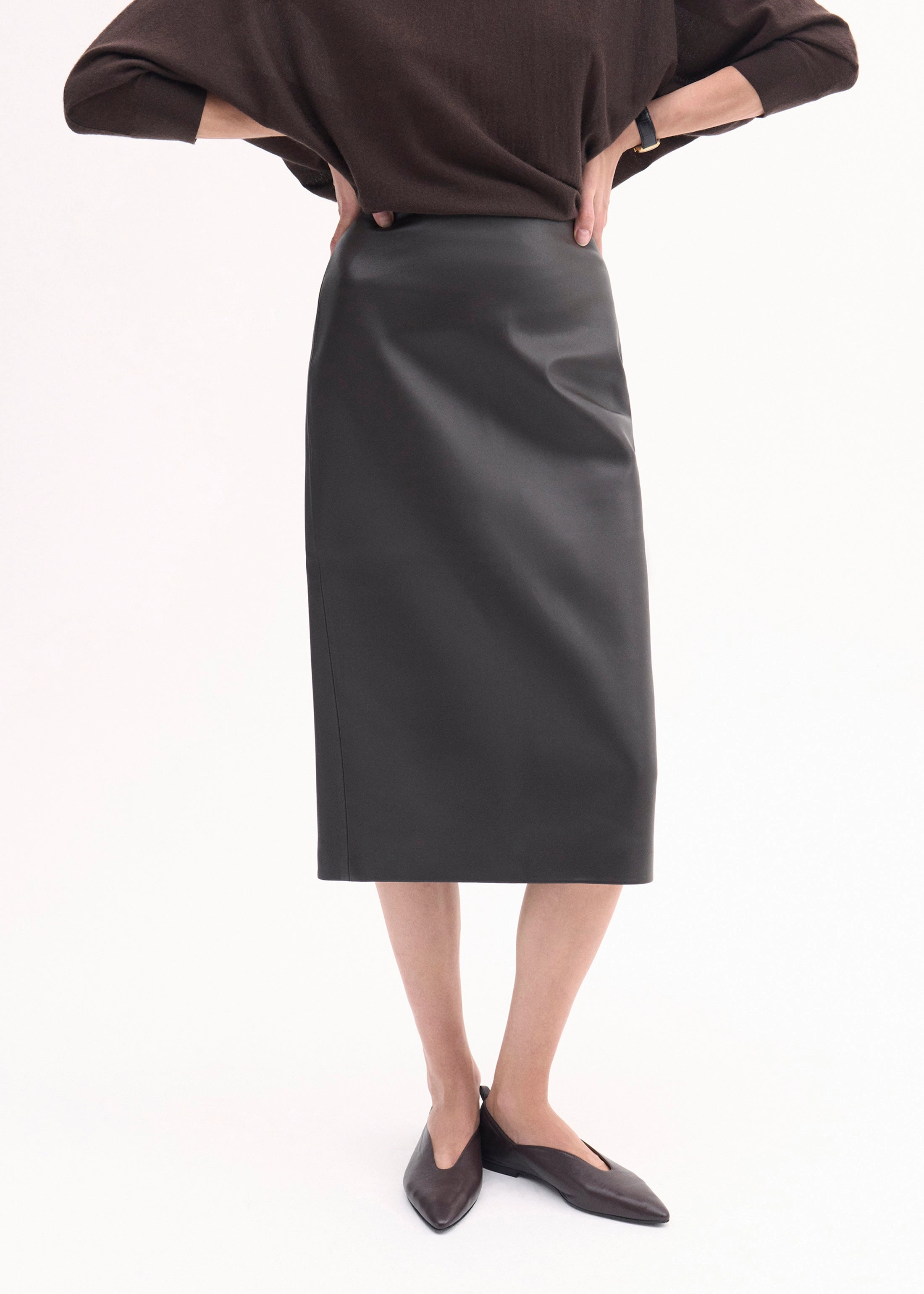 Midi Pencil Skirt in Leather - Black
