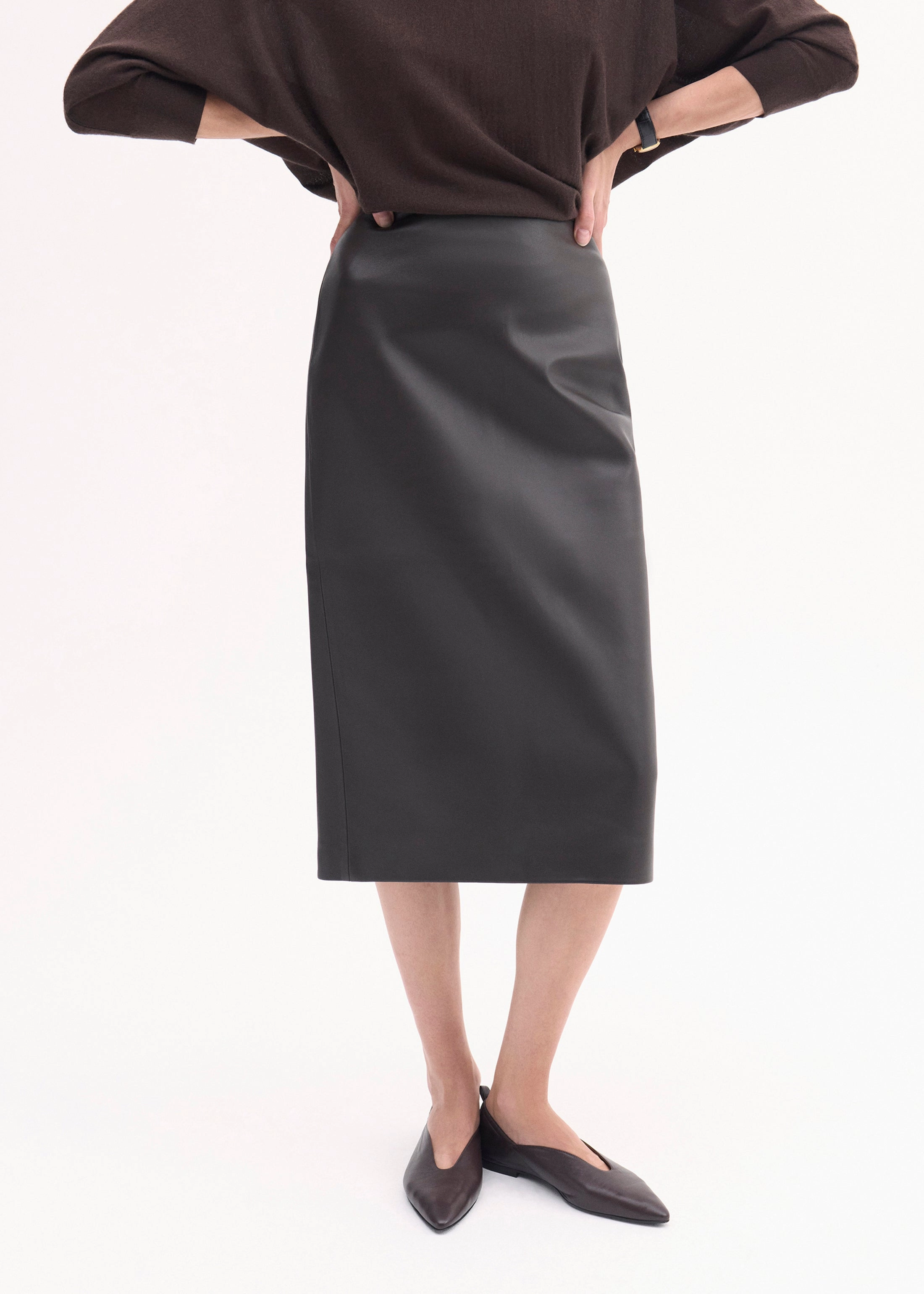 Midi Pencil Skirt in Leather - Black