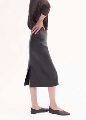 Midi Pencil Skirt in Leather - Black
